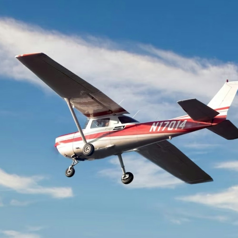 Engine Failure Prompts Pilot's Skillful Emergency Landing on Mission Beach Shoreline