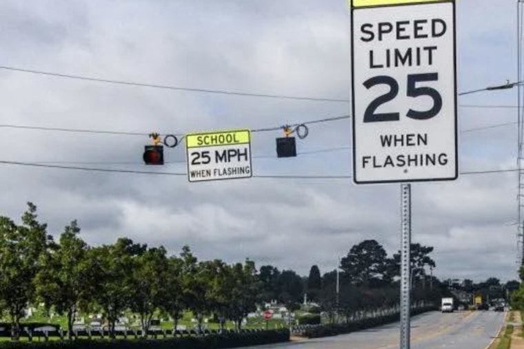 Expect Delays: Lane Closure on Hunters Point Pike in Wilson County for School Zone Light Replacement