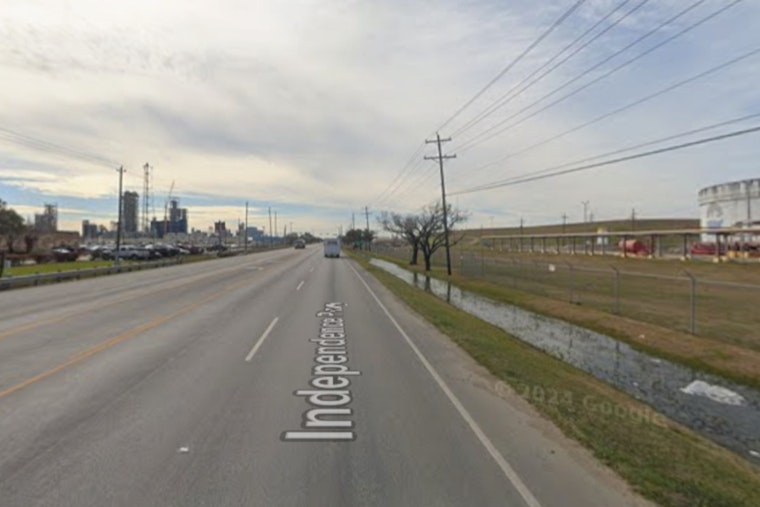 Fatal Early Morning Crash on Independence Parkway in La Porte, Authorities Investigating