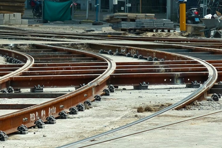 Fayetteville Commuters Alert as West Russell Street Closes for Railroad Maintenance