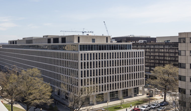 Federal Employees' Email Altered to Blame Democrats for Shutdown; Legal and Ethical Concerns Arise