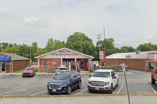 Firefighter Injured Responding to Blaze at Pigeon Forge Antique Shop, Investigation Underway