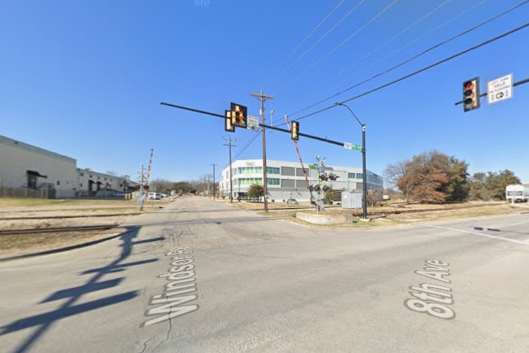 Fort Worth Alert: Windsor Place & 8th Avenue Crossing Closure for Railroad Repairs, Oct. 20-24