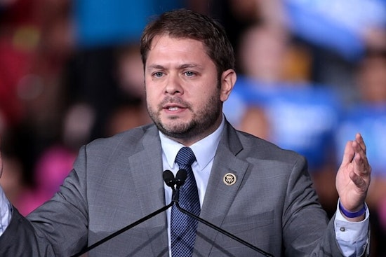 Gallego and Luján Fight Trump's Grip on SNAP Funds, New Bill Demands Release of Vital Aid for Starving Arizonans