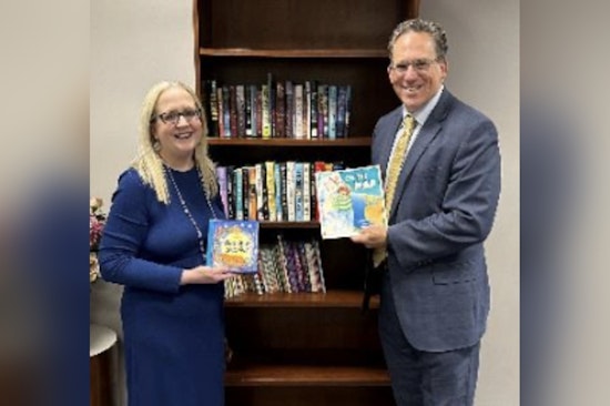 Hamilton County Judicial Center Introduces Little Free Courthouse Library for Visitors