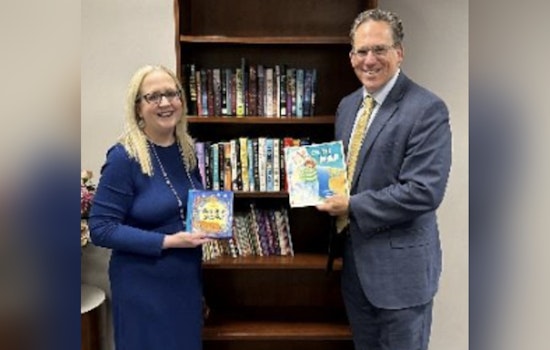 Hamilton County Judicial Center Introduces Little Free Courthouse Library for Visitors