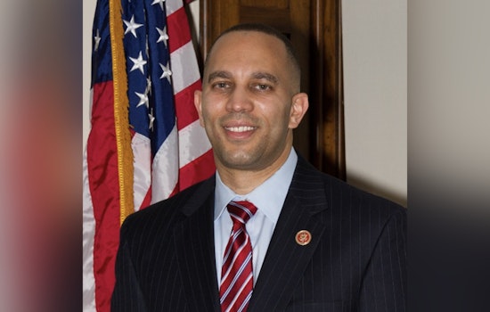 House Democratic Leader Hakeem Jeffries Endorses Zohran Mamdani for NYC Mayor Ahead of Early Voting