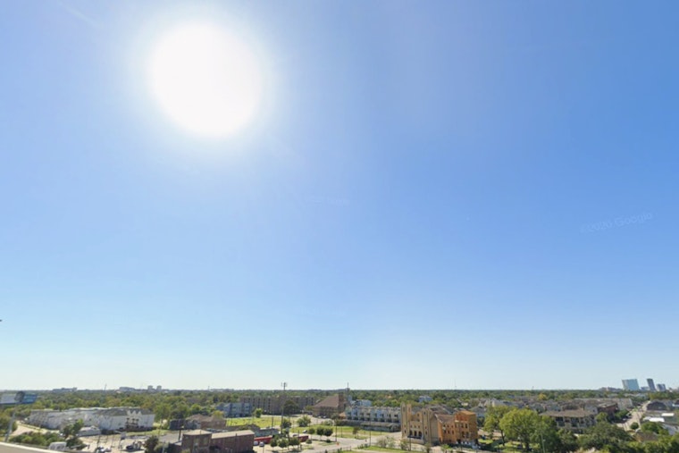 Houston Braces for Unseasonably Warm Weekend as Temperatures Soar and Air Quality Alert Issued