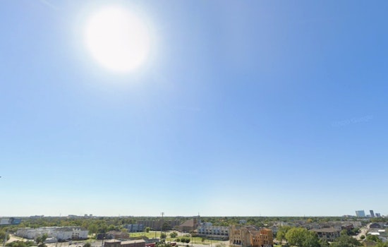 Houston Braces for Unseasonably Warm Weekend as Temperatures Soar and Air Quality Alert Issued