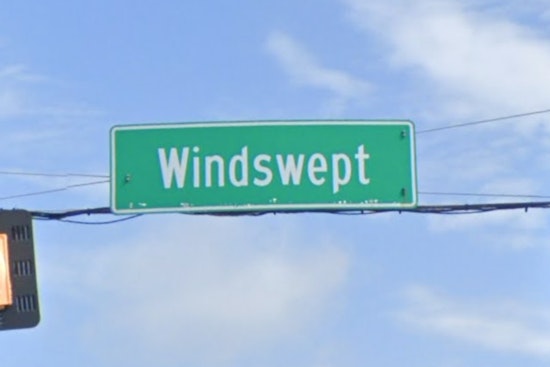 Houston Fire Department Responds to Accidental Apartment Blaze on Windswept Lane