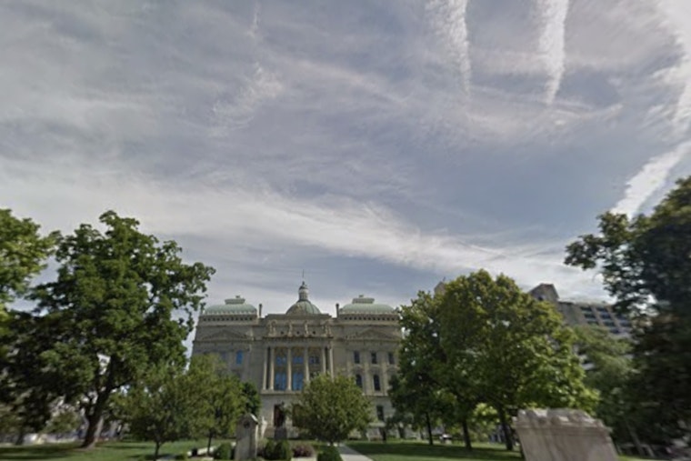 Indianapolis Autumn Forecast: Brisk Winds and Sunny Days Ahead, with Weekend Showers Possible