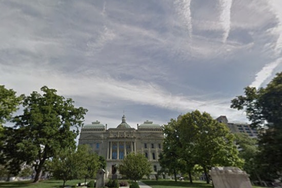 Indianapolis Autumn Forecast: Brisk Winds and Sunny Days Ahead, with Weekend Showers Possible