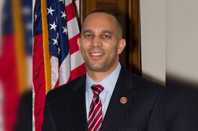 Jan. 6 Rioter Pardoned, Re-Arrested on Alleged Death Threats Against NYC Congressman Hakeem Jeffries