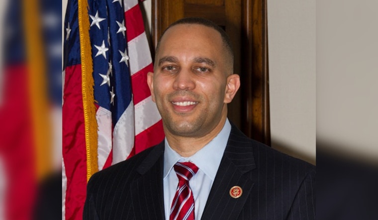 Jan. 6 Rioter Pardoned, Re-Arrested on Alleged Death Threats Against NYC Congressman Hakeem Jeffries