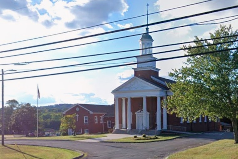 Knoxville Community Unites for Church Beautification Effort Led by Local Police and Congregation Members
