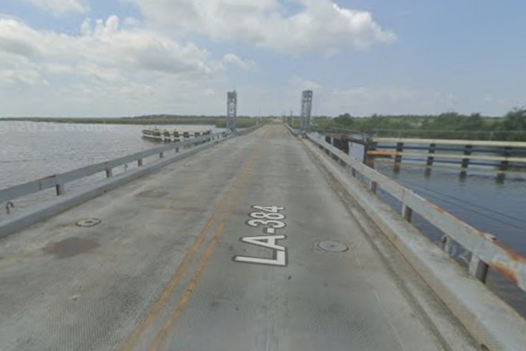 Lake Charles Man Fatally Injured in Crash near Black Bayou Bridge, Seatbelt Not Utilized