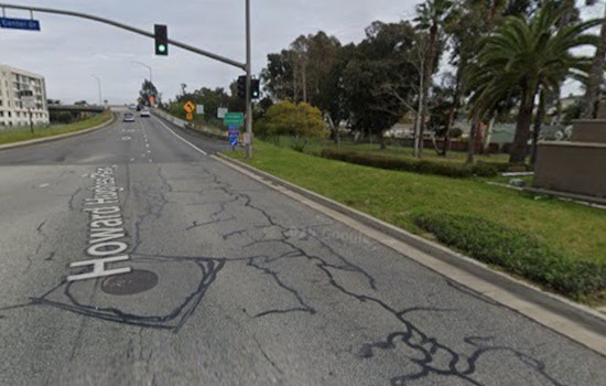 Los Angeles Firefighters Douse Grass Fire Near Howard Hughes Parkway, No Injuries Reported