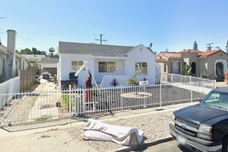 Los Angeles Firefighters Extinguish Vermont Vista Garage Blaze in 12 Minutes, No Injuries Reported