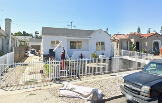 Los Angeles Firefighters Extinguish Vermont Vista Garage Blaze in 12 Minutes, No Injuries Reported