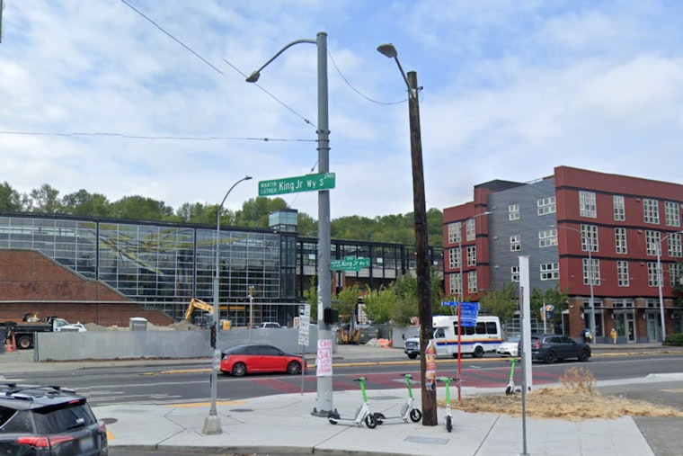 Man Fatally Struck by Vehicle in South Seattle, Police Investigate Mysterious Roadway Death