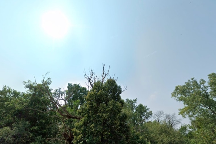 Milwaukee Weather Outlook Shows Sunny Skies with Occasional Showers and Breezy Conditions This Week