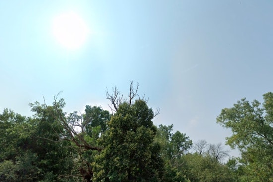 Milwaukee Weather Outlook Shows Sunny Skies with Occasional Showers and Breezy Conditions This Week