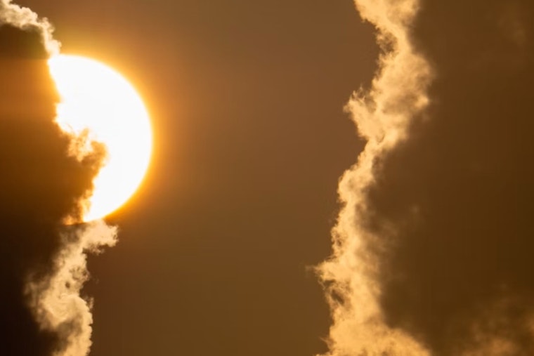 Milwaukee Weekend Forecast Brings Sunshine and Showers with Cool and Pleasant Conditions
