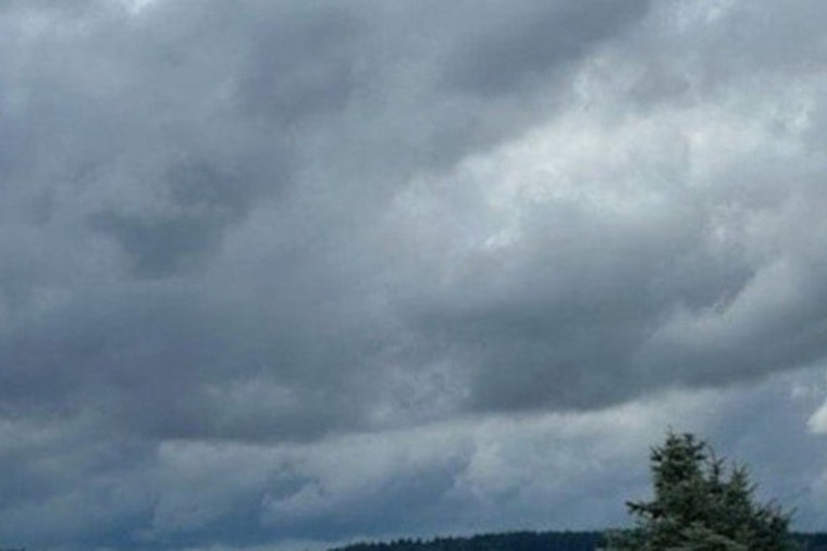 Minneapolis Prepares for Showers and Mild Weather with Sunshine Expected Early Next Week
