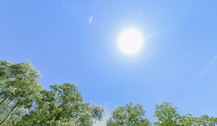 New Orleans Forecast Shows Sunny Autumn Days with Mild Temperatures and Possible Weekend Showers