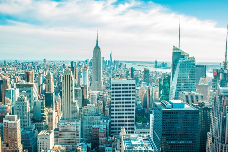 New York City Embraces Seasonal Charm with Sunny Skies and Mild Temperatures Across All Boroughs