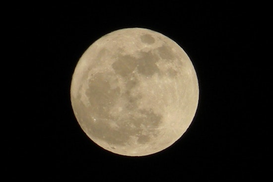 New York City Skywatchers Prepare for Spectacular Harvest Supermoon Tonight