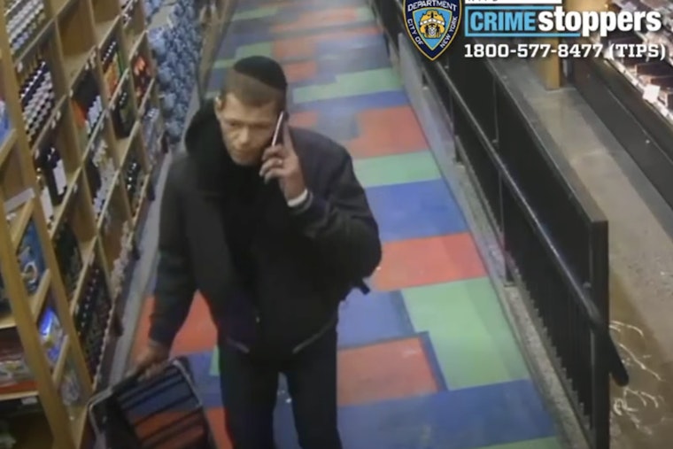 NYPD Seeks Public's Help to Find Suspect in Armed Robbery in Manhattan