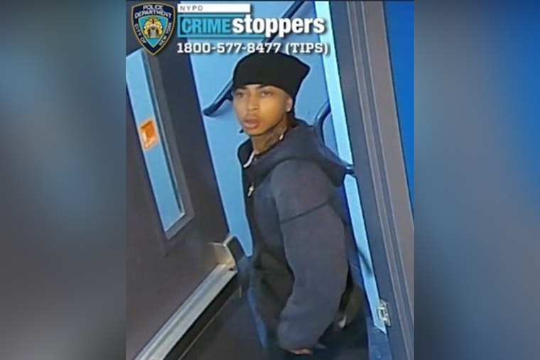 NYPD Seeks Public's Help to Locate Suspect in Brooklyn Stabbing on Broadway