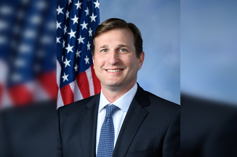 Rep. Goldman Calls on NYPD to Arrest Rogue ICE Agents Amid New York Legal Turmoil