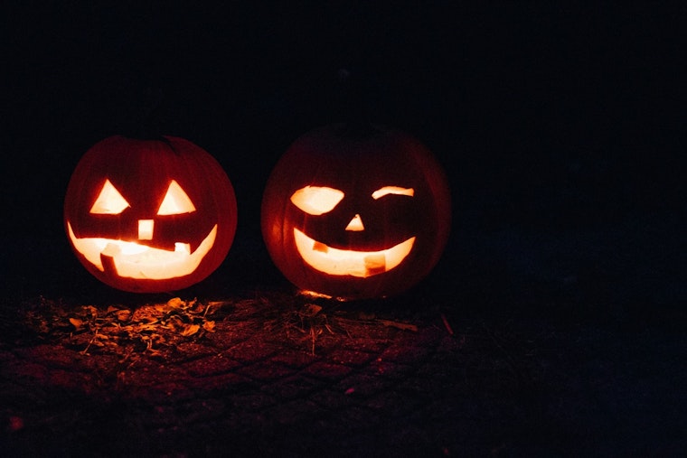 Salem's 28th Annual Haunted Happenings Grand Parade Draws in Over 15,000 Spectators, Ushering in Halloween Season with Thematic Unity