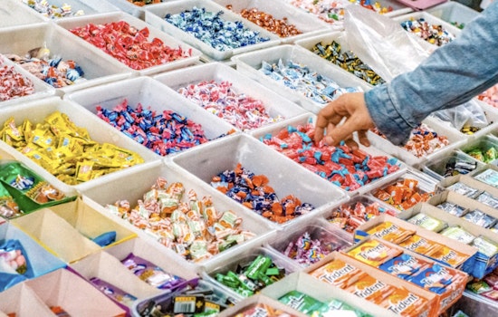 Santa Fe Shock: Parents Find Needles in Candy from Homecoming Parade - Police Urge Vigilance!