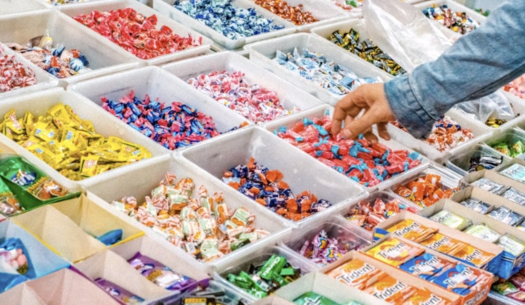 Santa Fe Shock: Parents Find Needles in Candy from Homecoming Parade - Police Urge Vigilance!