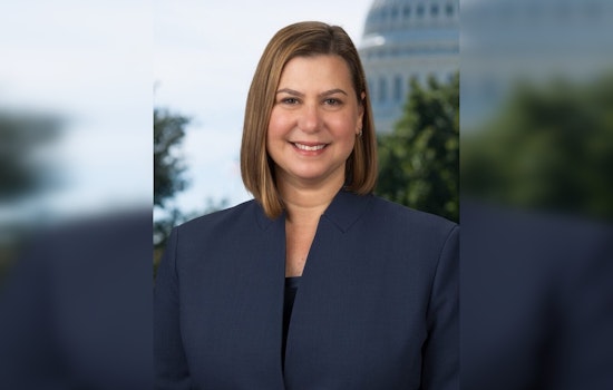 Senators Led by Elissa Slotkin Demand Answers from Envoy Steve Witkoff on Unresolved Crypto Asset Divestment Tied to Trump Organization