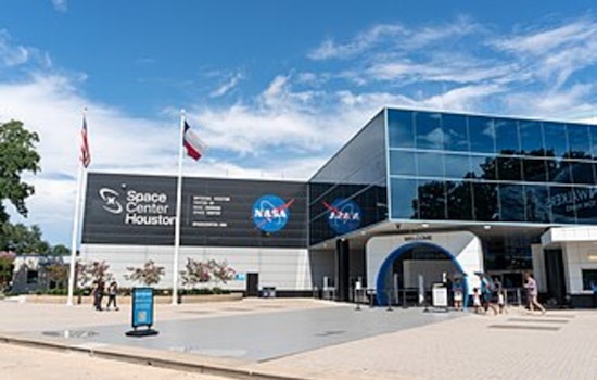 Space Center Houston Stays Open Amidst NASA Furloughs as Government Shutdown Persists