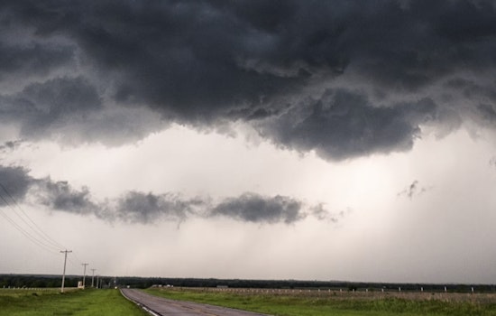 St. Louis Faces Chance of Showers Today as Mild Autumn Weather Continues
