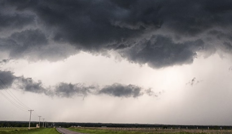 St. Louis Faces Chance of Showers Today as Mild Autumn Weather Continues