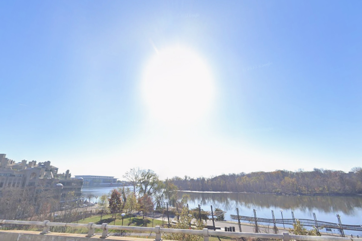 Sunny Skies and Cool Autumn Breezes as Washington D.C. Enjoys Pleasant