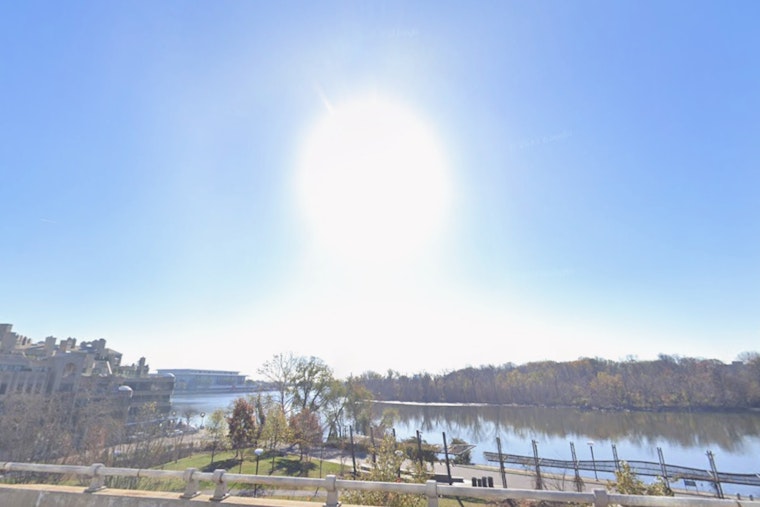 Sunny Skies and Cool Autumn Breezes as Washington D.C. Enjoys Pleasant Fall Weather All Week