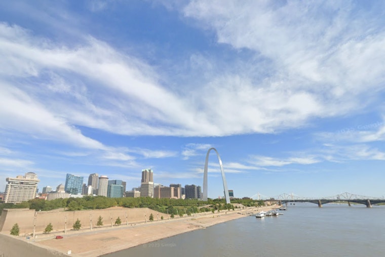 Sunny Skies and Rising Temperatures Predicted for St. Louis Area, Possible Showers Early Next Week