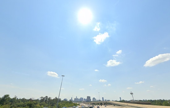Sunny Skies with a Chance of Thunderstorms in Houston’s Mixed Weather Forecast