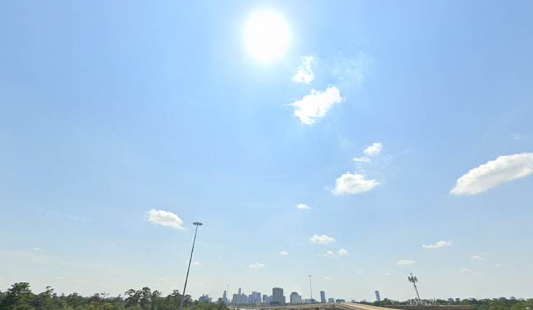 Sunny Skies with a Chance of Thunderstorms in Houston’s Mixed Weather Forecast