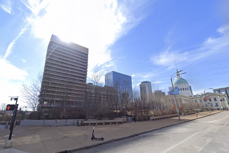 Sunny Weekend Ahead in St. Louis with Possible Showers Early Next Week