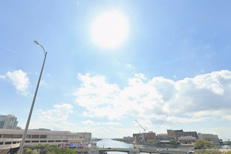 Tampa Weekly Weather Outlook Features Sunny Skies, Chances of Showers, and Breezy Evenings Ahead