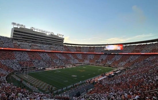 Tennessee Volunteers Secure Tense 34-31 Victory Over Arkansas Razorbacks at Sold-Out Neyland Stadium