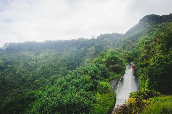 Tensions Boil on East Maui’s Famed Road to Hāna as Locals Clash With State Over Tourist Chaos